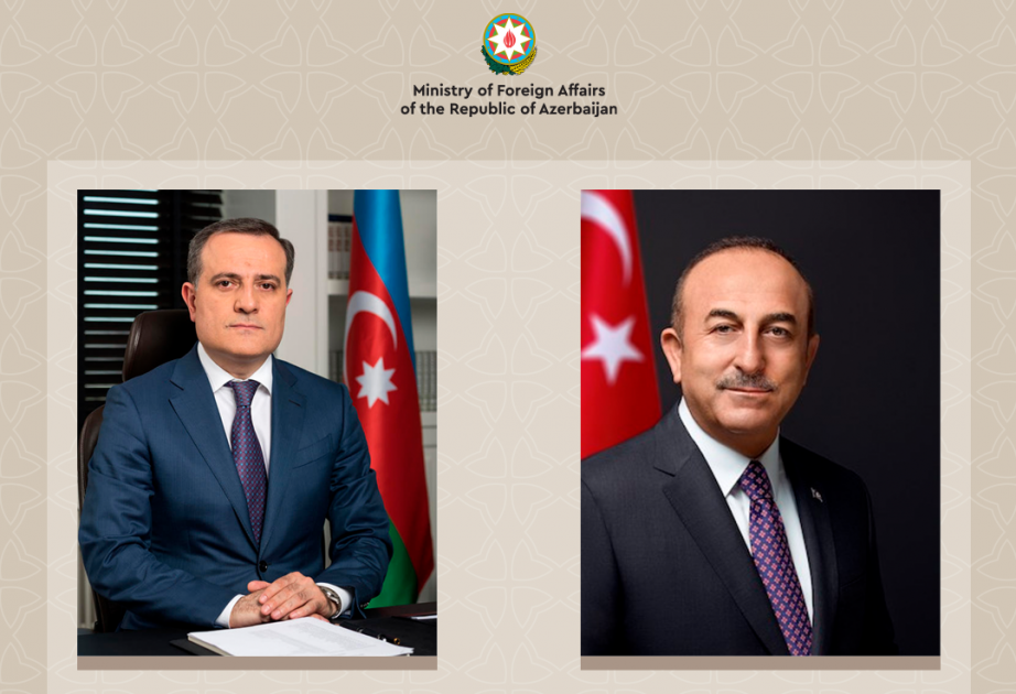 Los Cancilleres de Azerbaiyán y Turquía mantienen una conversación telefónica
