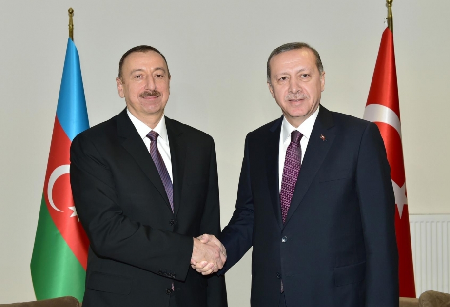 El presidente de Azerbaiyán mantuvo una conversación telefónica con su par de Turquía