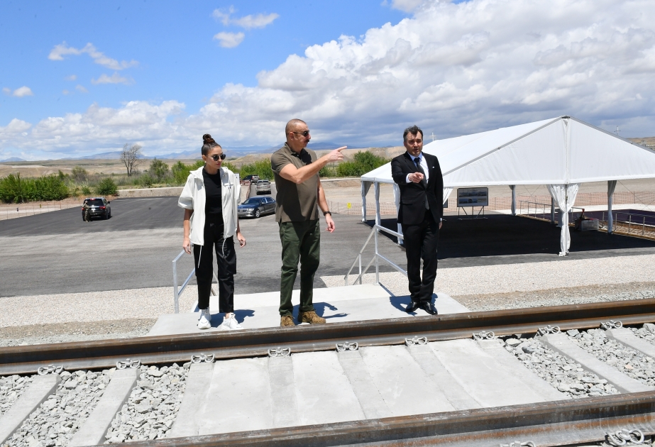 Pose de la première pierre de la gare ferroviaire de Soltanly VIDEO