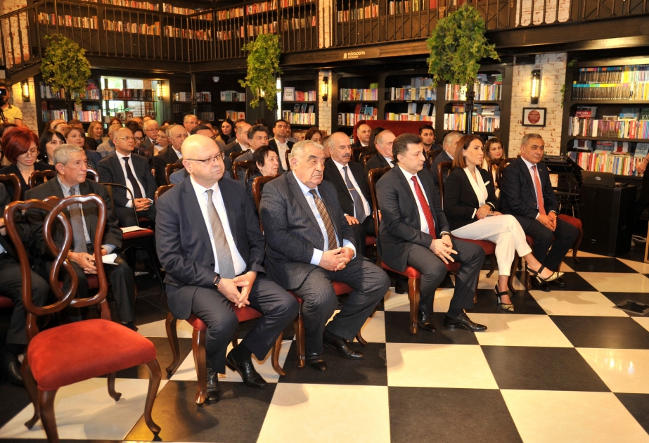 Stomatoloqlar üçün “İngiliscə-Azərbaycanca-Rusca izahlı tibbi lüğət” kitabının təqdimatı olub
