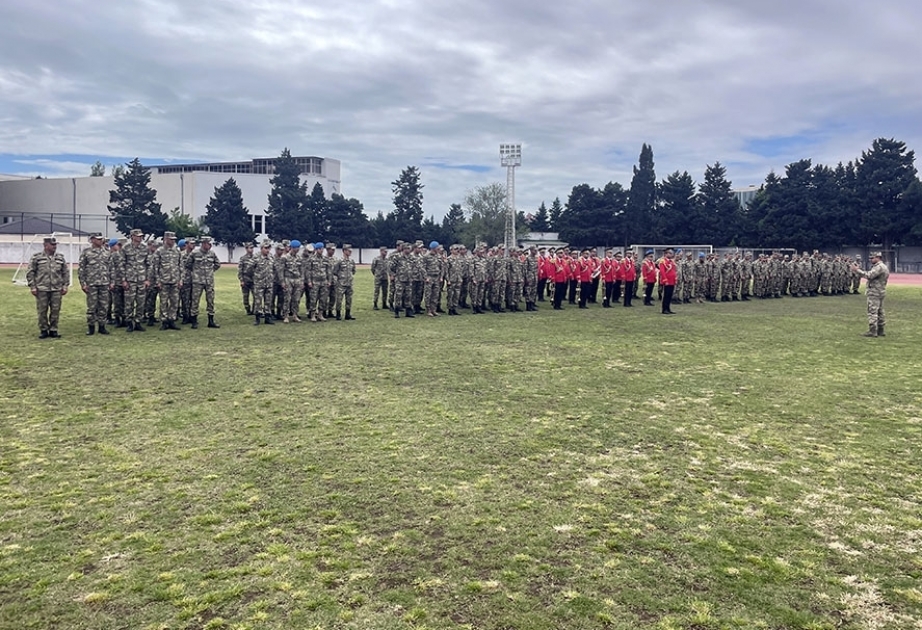 Se celebran competiciones de atletismo entre los militares