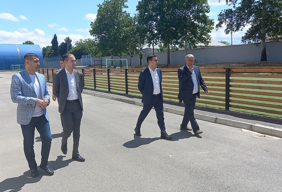 AFFA-nın baş katibi Tovuz şəhər stadionunda ot örtüyünün dəyişdirilməsi ilə bağlı görülən işlərlə tanış olub