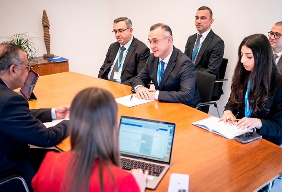 Ministro de Sanidad de Azerbaiyán se reúne con el director general de la OMS