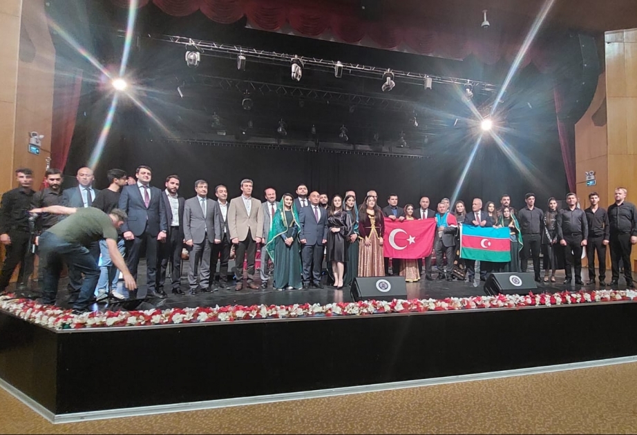 Ərzurum şəhərində Müstəqillik Günü münasibətilə təntənəli mərasim təşkil edilib