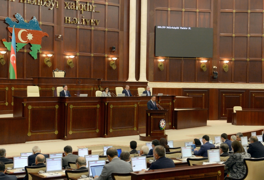 Проходит очередное пленарное заседание Милли Меджлиса