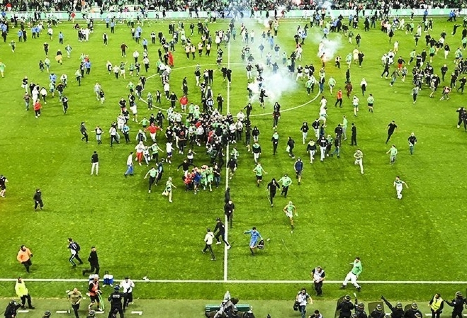 10-time Ligue 1 champ Saint-Etienne relegated as angry fans torch stands