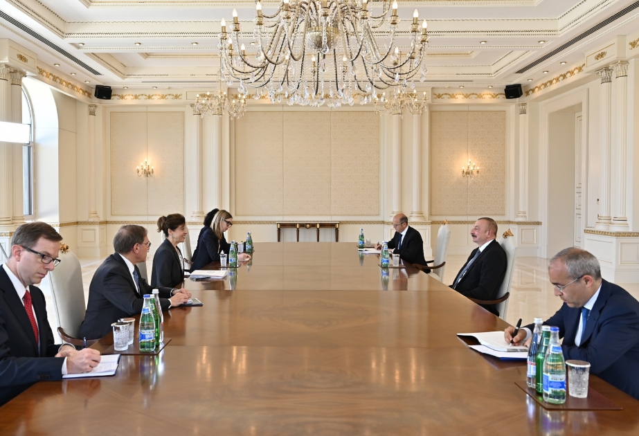 Президент Ильхам Алиев принял советника заместителя государственного секретаря США по энергетической дипломатии ВИДЕО