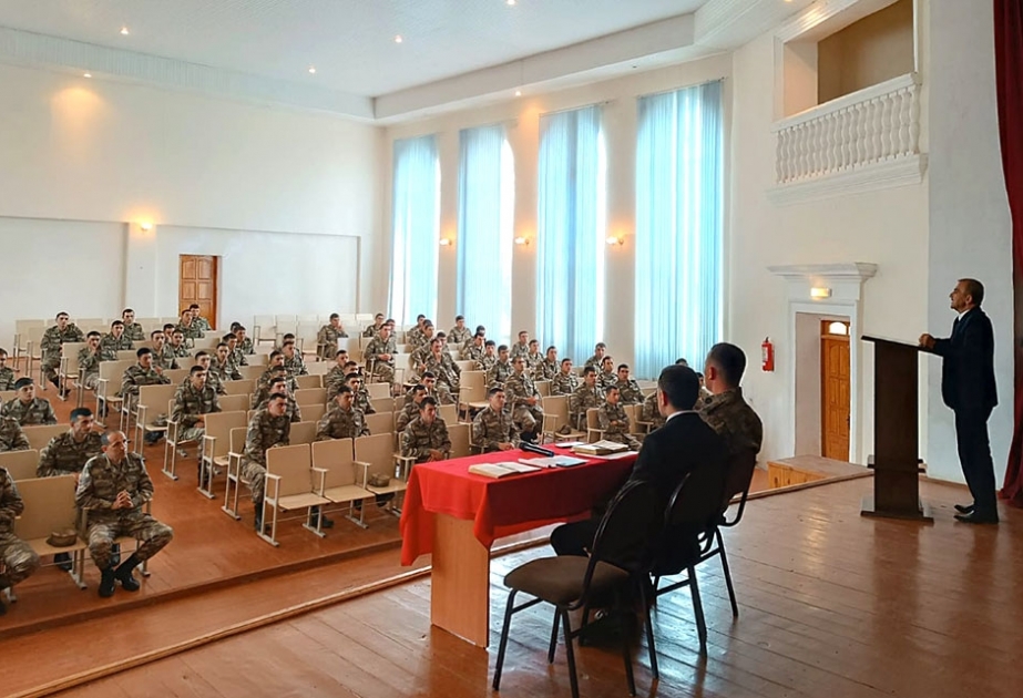 Dini Qurumlarla İş üzrə Dövlət Komitəsinin nümayəndələri hərbi qulluqçularla görüş keçirib