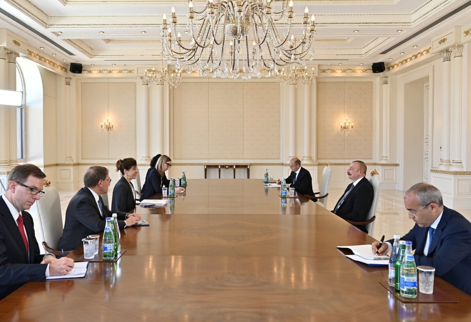 El Presidente de Azerbaiyán recibió a la Subsecretaria de la Oficina de Recursos Energéticos del Departamento de Estado de EE.UU.