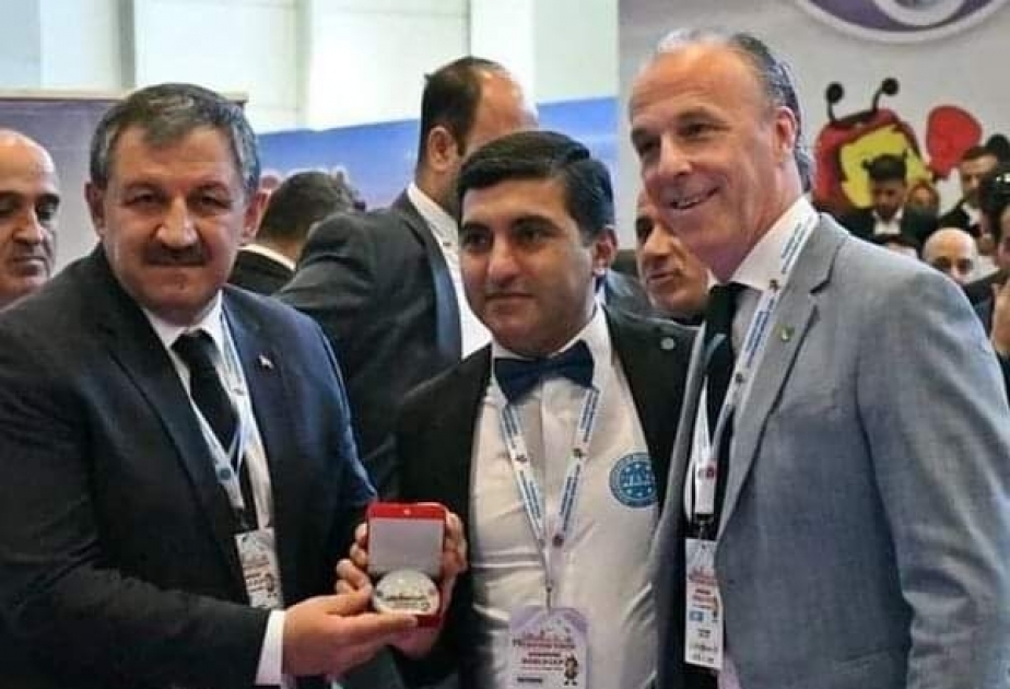 Azərbaycanlı hakim Dünya Kikboksinq Təşkilatları Birliyinin prezidenti tərəfindən mükafatlandırılıb