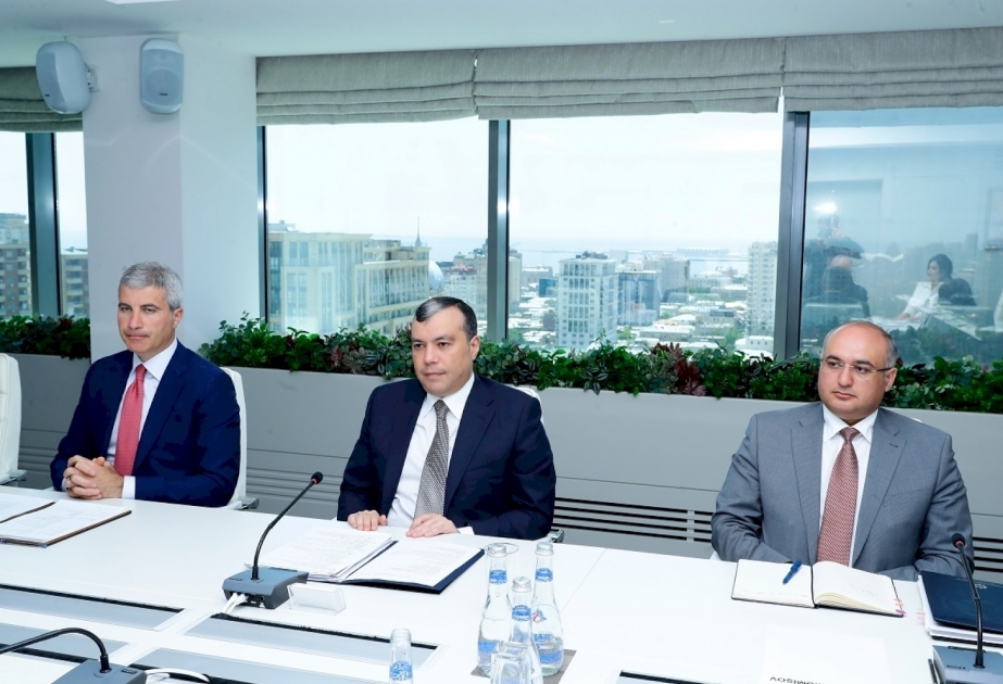 Azerbaijani minister of labor and social protection of population meets with IMF delegation