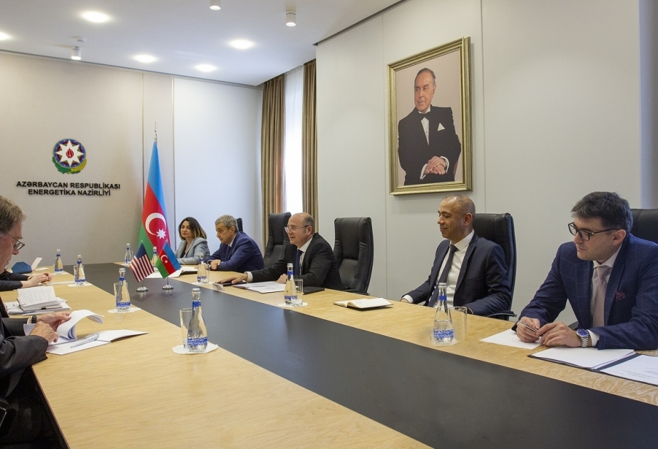 Ministro de Energía de Azerbaiyán se reúne con la subsecretaria adjunta de la Oficina de Recursos Energéticos