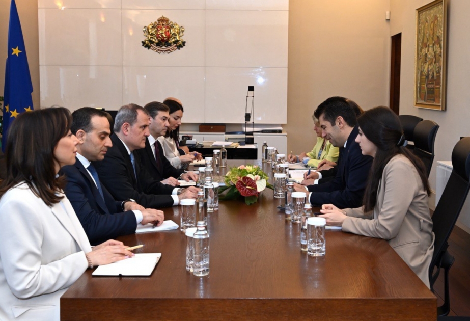 El canciller azerbaiyano se reúne con el primer ministro búlgaro