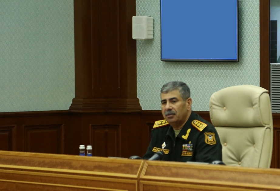 Se celebra una reunión de servicio en el Ministerio de Defensa de Azerbaiyán