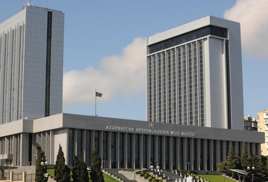 Parlamento de Azerbaiyán debate en segunda lectura el proyecto de ley "Sobre la ejecución del presupuesto del Estado para 2021"