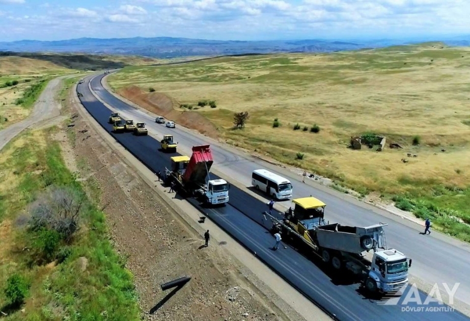 El asfaltado del km 14 de la carretera Shukurbayli-Jabrayil-Hadrut está a punto de finalizar
