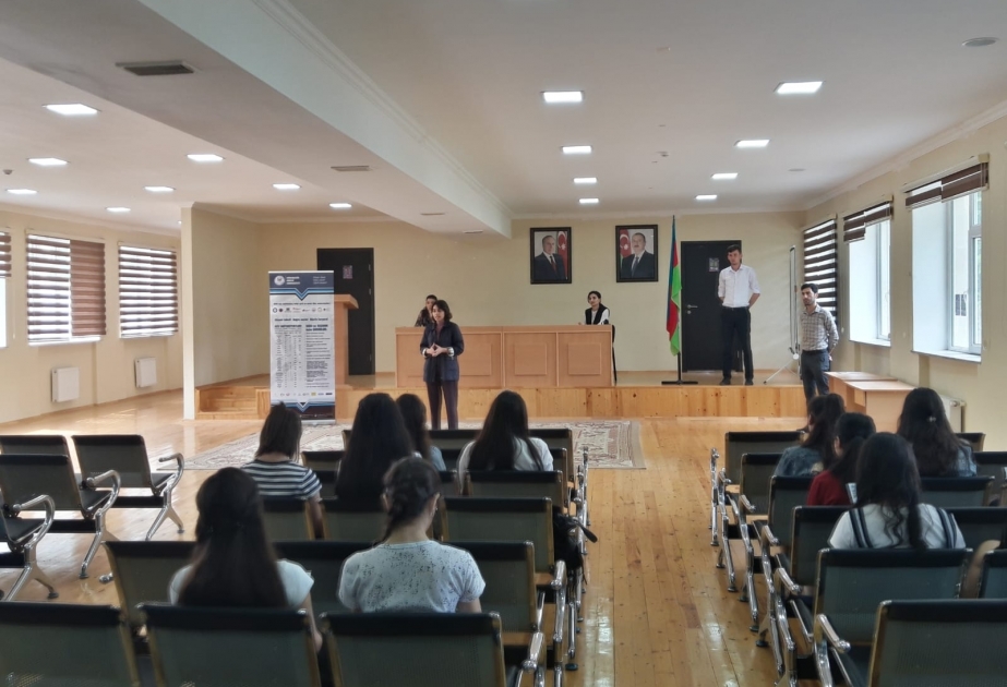 Mingəçevir Dövlət Universitetinin əməkdaşları abituriyentlərlə görüşüblər