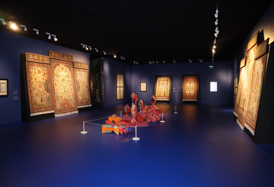 Se presenta la nueva colección de alfombras titulada "Alfombra azerbaiyana - danza de bucles