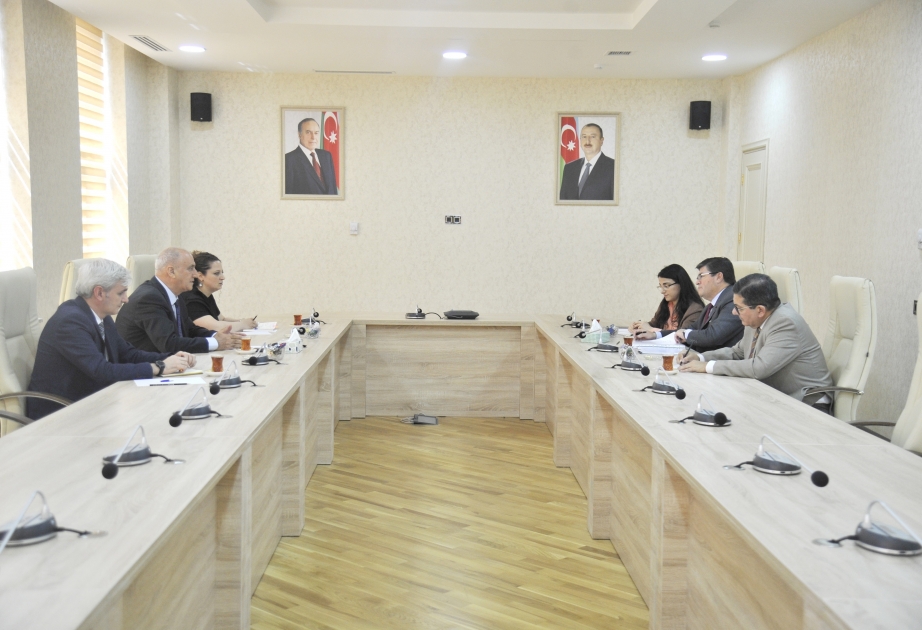 El embajador de Chile en Azerbaiyán efectua una visita a AZERTAC
