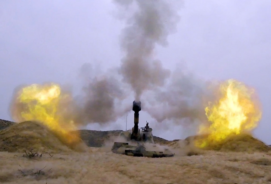 Las unidades de cohetes y artillería realizaron ejercicios tácticos con fuego real