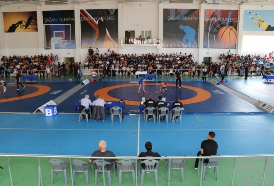 Güləş üzrə U-15 Azərbaycan çempionatının ilk gününün qalibləri müəyyənləşib