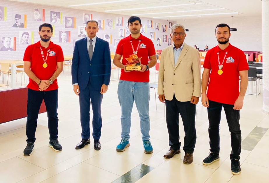 Nazir Rəşad Nəbiyev və ADA Universitetinin rektoru “TEKNOFEST Azərbaycan”ın qalib komandası ilə görüşüb