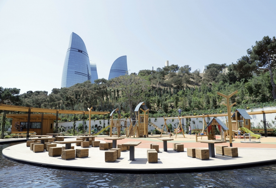 AZERTAC präsentiert Fotos und Videoaufnahmen aus Park “Tschämbäräkänd” in Baku VIDEO