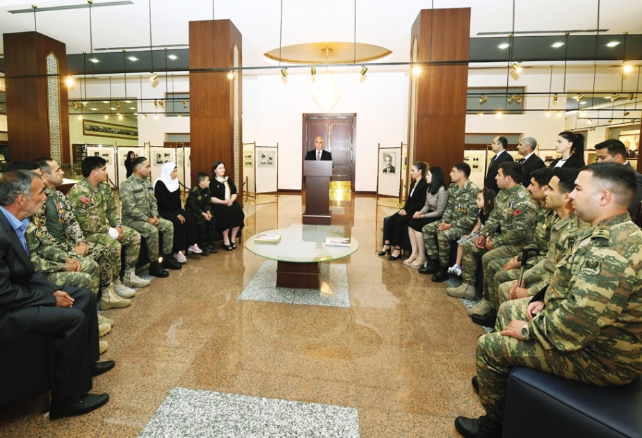Naxçıvanda şəhid ailələrinə və qazilərə mənzillər və avtomobillər təqdim olunub