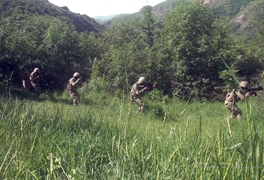 Komando bölmələrində taktiki-xüsusi təlimlər davam edir VİDEO