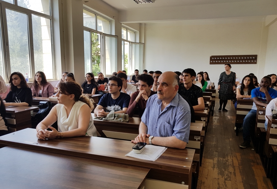 Reunión con estudiantes de la BSU en el marco del proyecto Erasmus+KA2