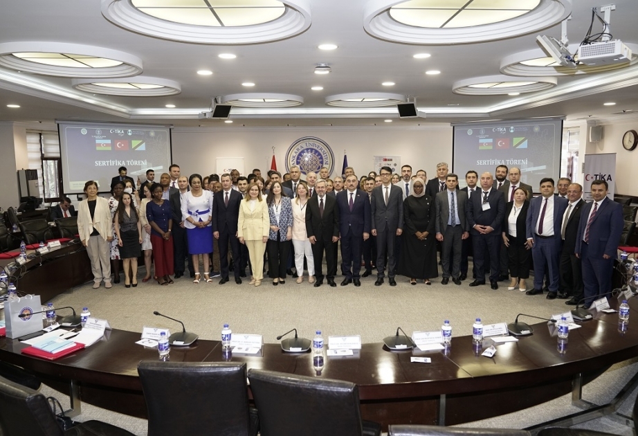 Ankarada dövlət tibb müəssisələrinin rəhbər heyəti üçün keçirilən təlim başa çatıb