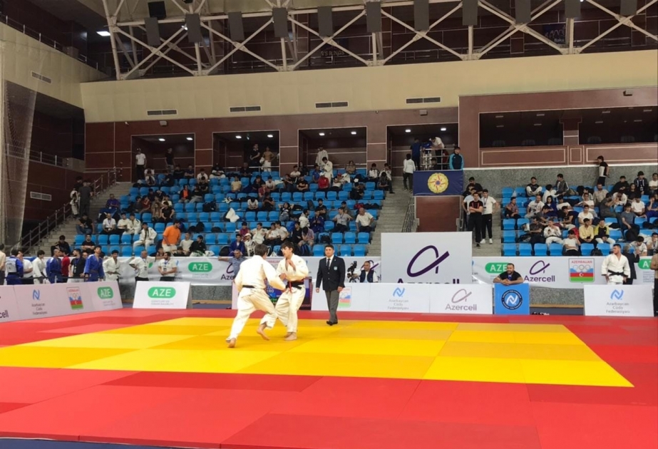 İyirmi üç yaşadək qadın və kişilər arasında Bakı şəhər çempionatının açılış mərasimi keçirilib