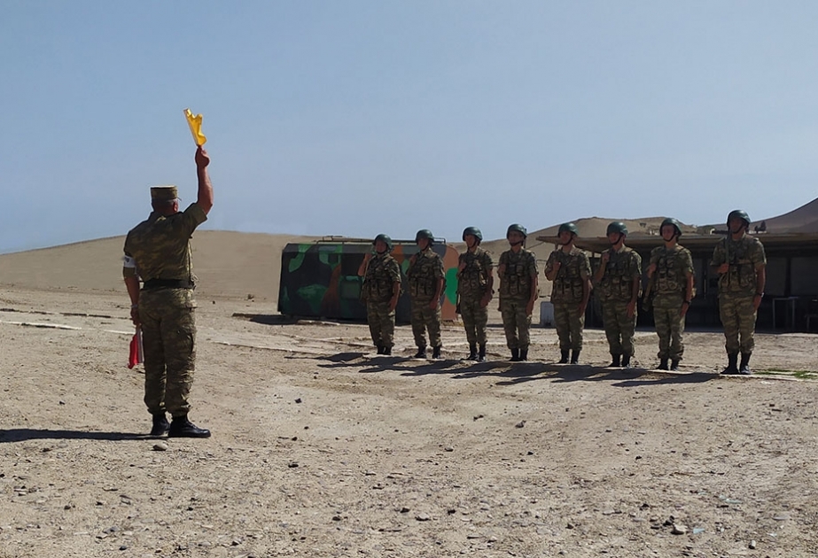 “Müddətdən artıq həqiqi hərbi xidmət hərbi qulluqçularının hazırlığı kursu” davam edir