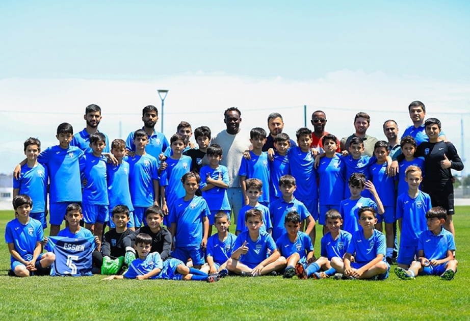 Əfsanəvı qanalı futbolçu Maykl Essyen “Sabah” futbol klubunun akademiyasının qonağı olub