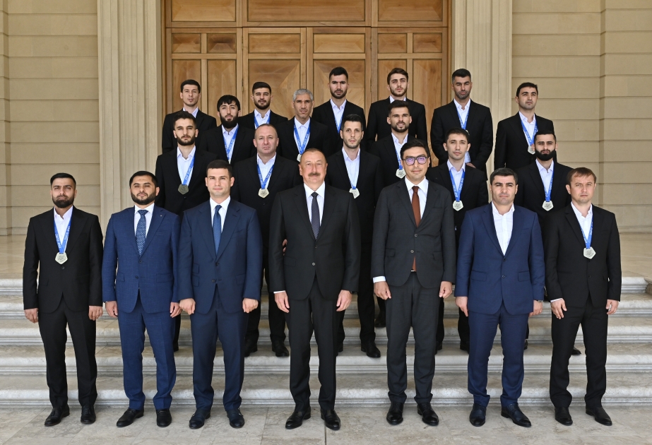 Prezident İlham Əliyev minifutbol üzrə Avropa çempionatının qalibi olan milli komandamızın üzvlərini qəbul edib YENİLƏNİB-2 VİDEO