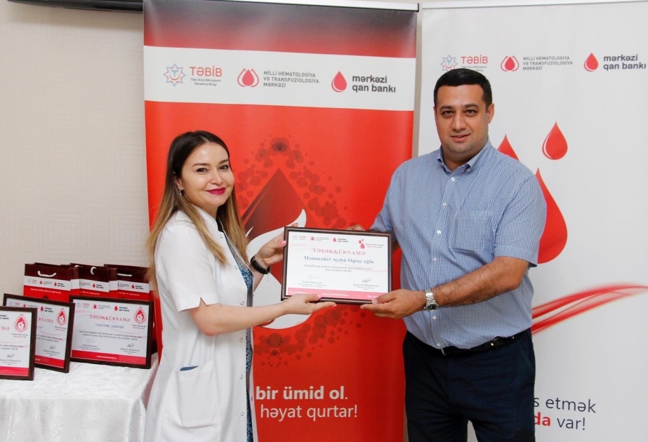 Könüllü qan donorları təltif olunublar