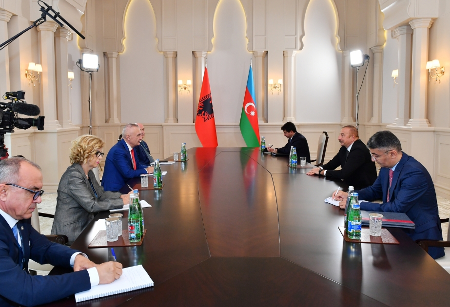 الرئيس إلهام علييف يلتقي برئيس ألبانيا ايلير مِيتا
