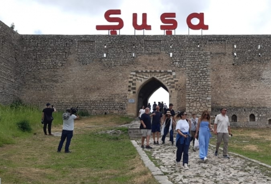 Los viajeros extranjeros visitan Shusha
