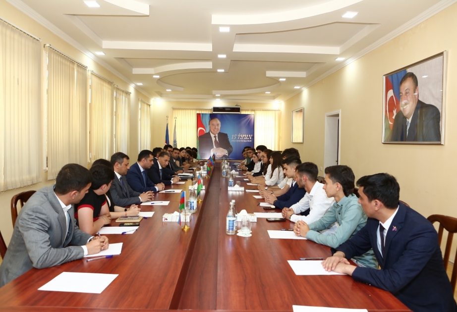 Министр Рашад Набиев встретился с молодежью в городе Евлахе