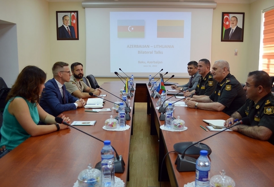 探讨阿塞拜疆与立陶宛军事合作问题