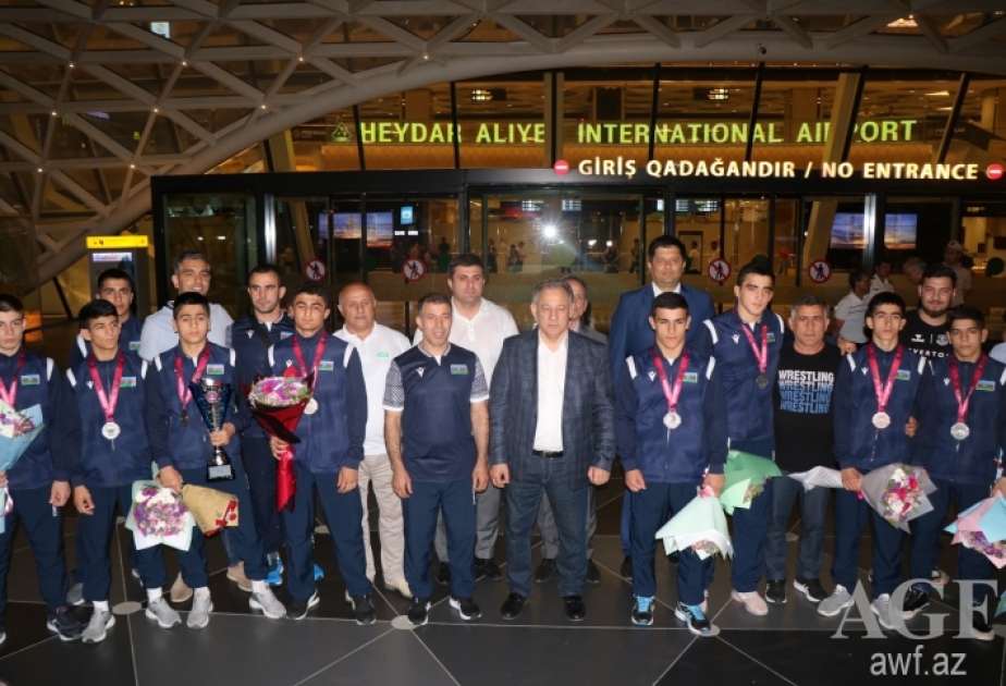 Avropa çempionatının qalibi olan güləşçilərimiz Vətənə qayıdıblar