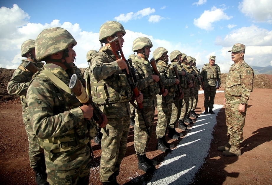 Azerbaijan’s Defense Minister visits combat positions on state border VIDEO