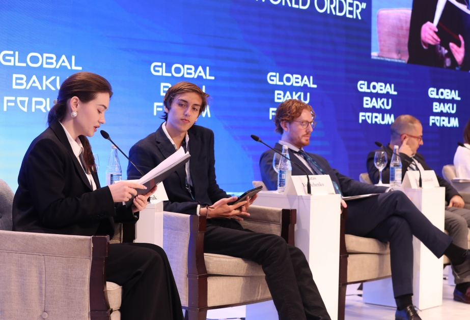 Bakı Forumu çərçivəsində "Gənclər danışsın, biz dinləyək" mövzusunda panel iclası keçirilib YENİLƏNİB VİDEO