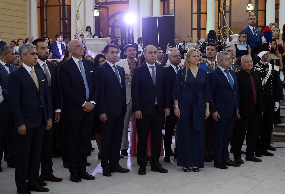 Bakú celebra el 76º aniversario de la República Italiana