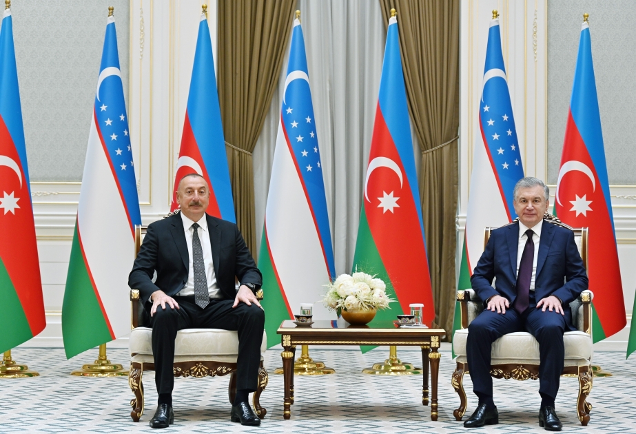 Les présidents azerbaïdjanais et ouzbek ont eu une rencontre restreinte VIDEO