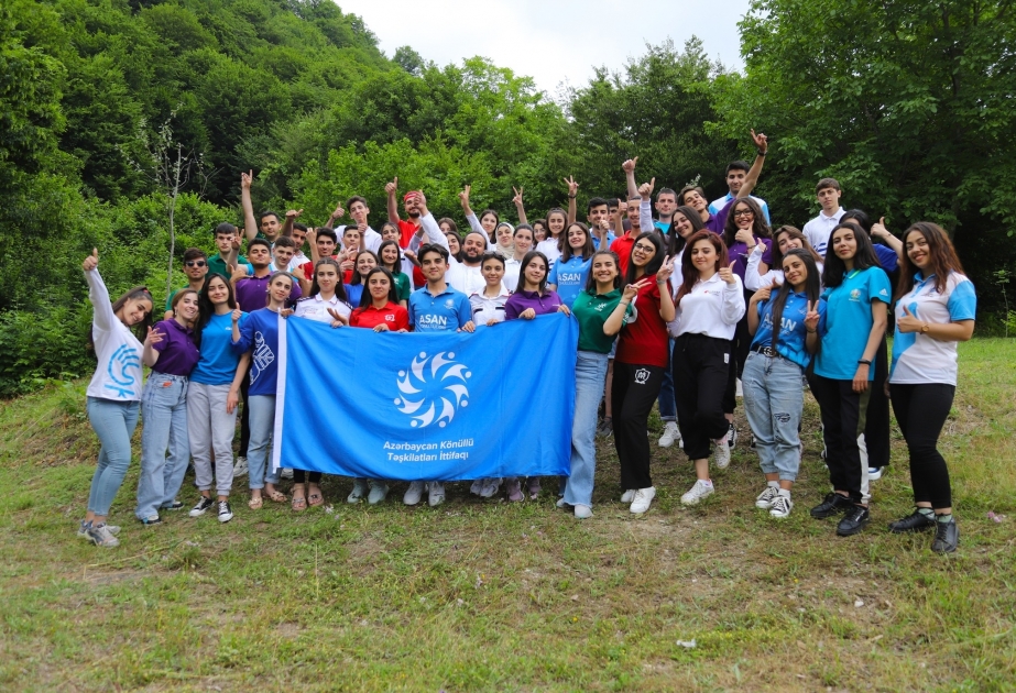 Bakú celebra el 8º Día Internacional del Yoga