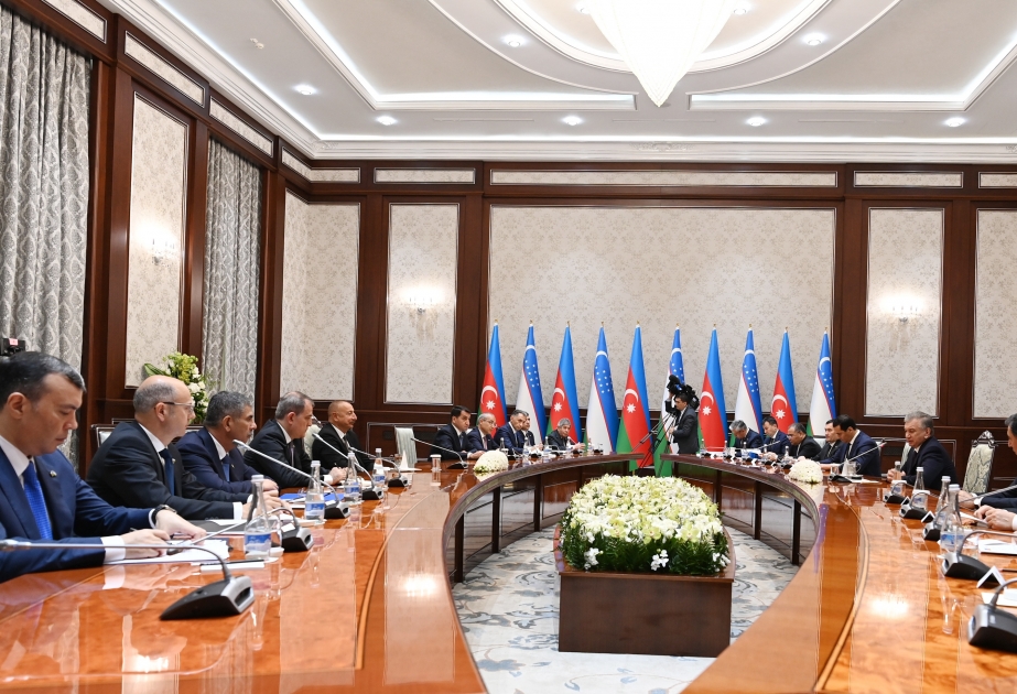 Prezident Şavkat Mirziyoyev: Biz Azərbaycanın müasir nəqliyyat şəbəkəsindən istifadə edərək yük daşımalarını artırmaq niyyətindəyik