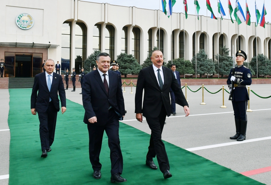 Aserbaidschans Präsident Ilham Aliyev begibt sich aus Taschkent nach Urganch VIDEO