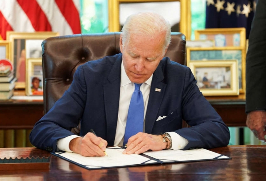 ABŞ Prezidenti odlu silahlar üzərində nəzarətin gücləndirilməsi haqqında qanunu imzalayıb