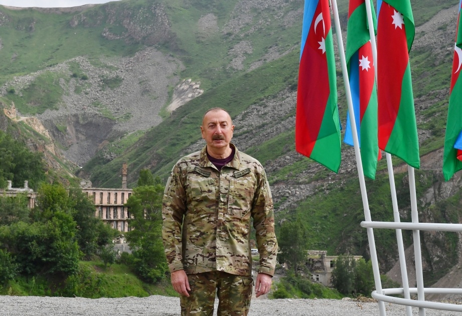 El presidente Ilham Aliyev visita los distritos Goygol, Kalbajar y Lachin